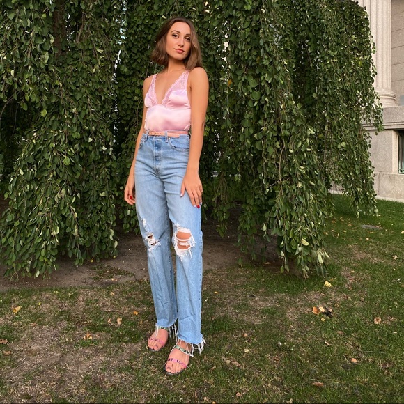 Levi’s Ribcage Straight Ripped Jeans - Picture 4 of 4